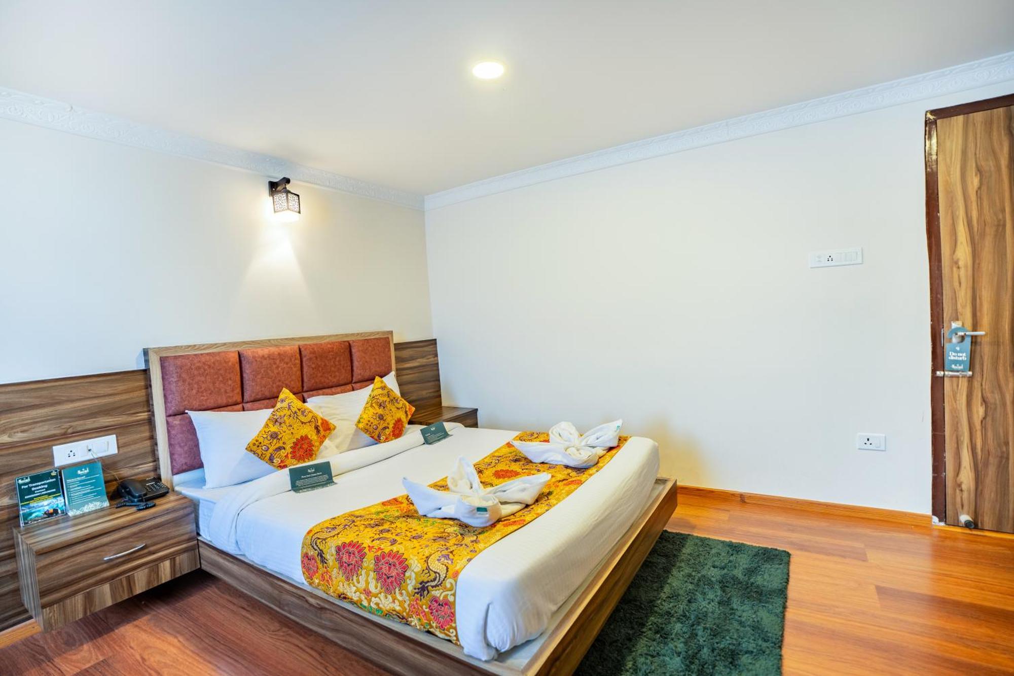 Muscatel Central Hotel - Dzeemkhang 강토크 외부 사진