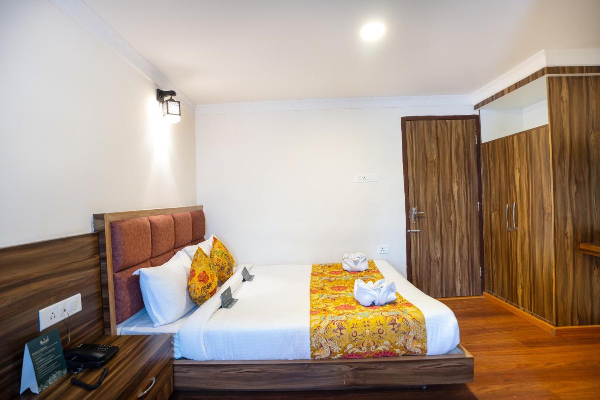 Muscatel Central Hotel - Dzeemkhang 강토크 외부 사진